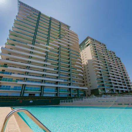 Luxury In Cambridge With Pool Apartament