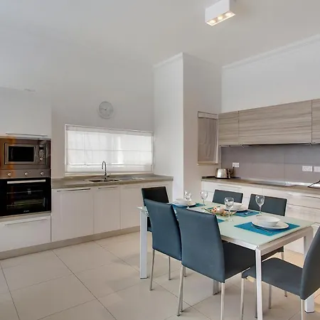 Luxury In Cambridge With Pool Apartamento Sliema