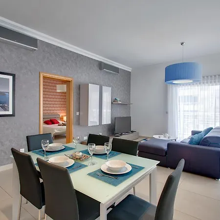 Luxury In Cambridge With Pool Apartment